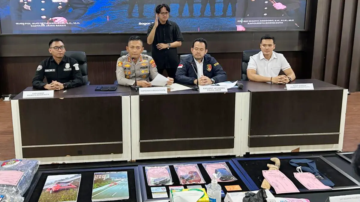 Kapolresta Bogor Kota Kombes Pol Rio Wahyu Anggoro saat merilis kasus meninggalnya wanita yang ditemukan di Jalan Sholeh Iskandar. (Fauzan/Radar Bogor)