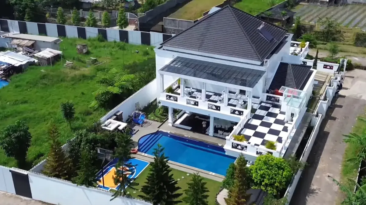 Villa Dsirait Cisarua Bogor. (Foto: YouTube Haviz Amrizal)