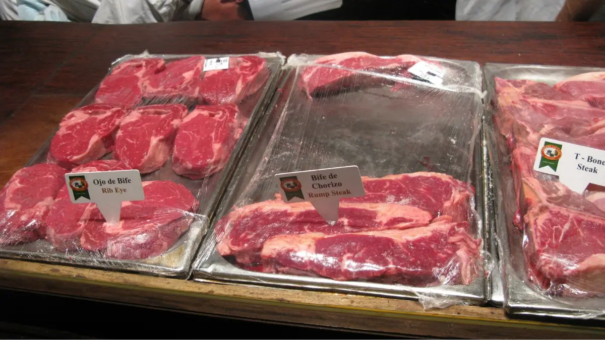 Ilustrasi daging yang akan disimpan di kulkas. (Foto: Secomp/pixabay)