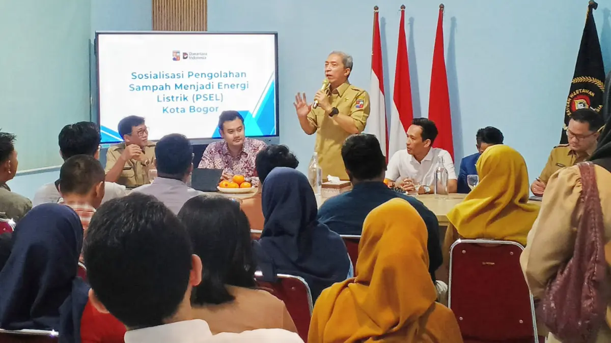 Wali Kota Bogor Dedie A Rachim saat hadir dalam sosialisasi PSEL di PWI Kota Bogor. (Fikri/Radar Bogor)