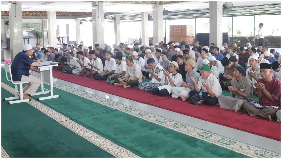 Warga Binaan Lapas Kelas IIA Cibinong saat mengikuti renungan intropeksi diri jelang hari Raya Idul Adha 1447 H. (Foto : Lapas Cibinong for Radar Bogor)