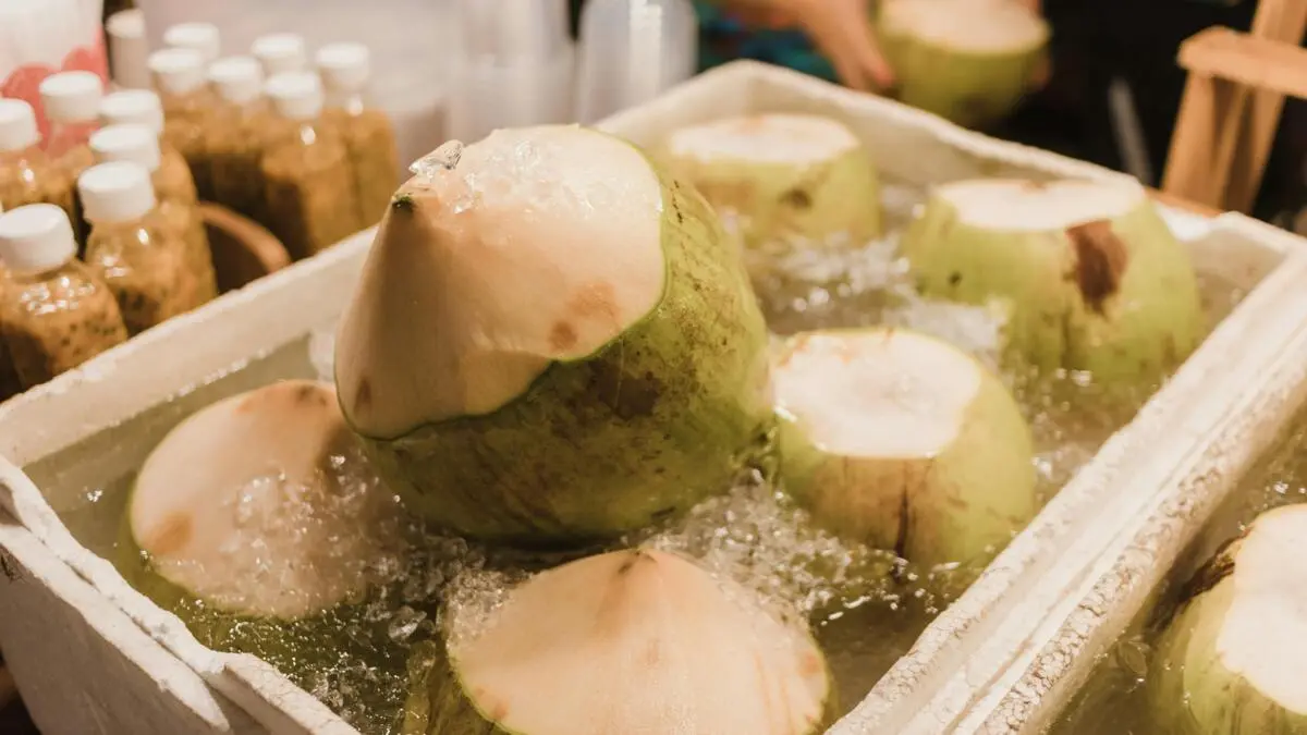 Ilustrasi es kelapa muda. (Foto: pexels.com/Liuuu_61)