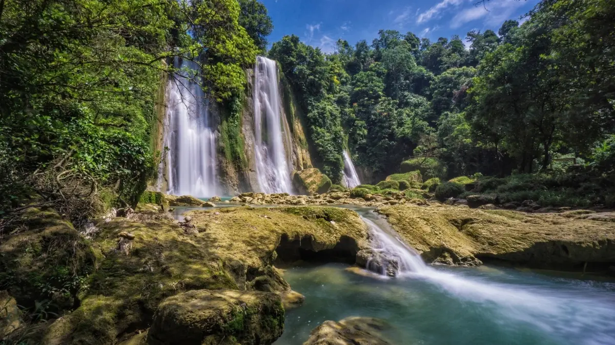  ilustrasi keindahan Curug Cikaso yang memanjakan mata. (Pexels/Willie Dt)