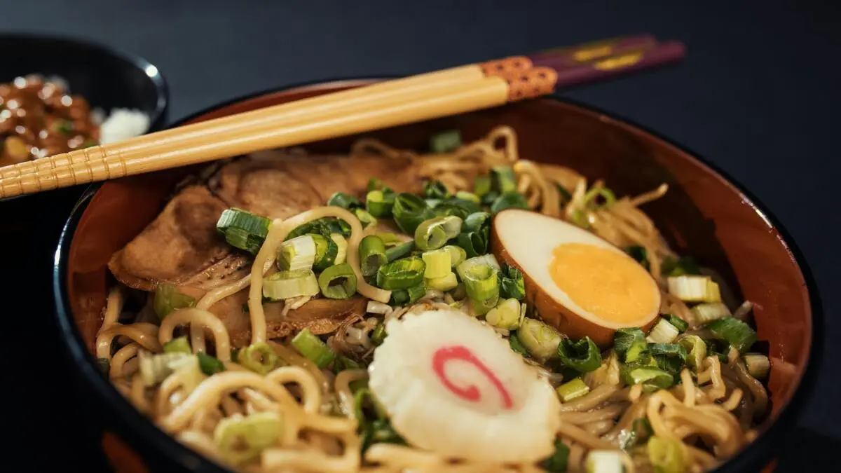 Ilustrasi kuliner di restoran Jepang. (Foto: Pexels/Matheus Bertelli)