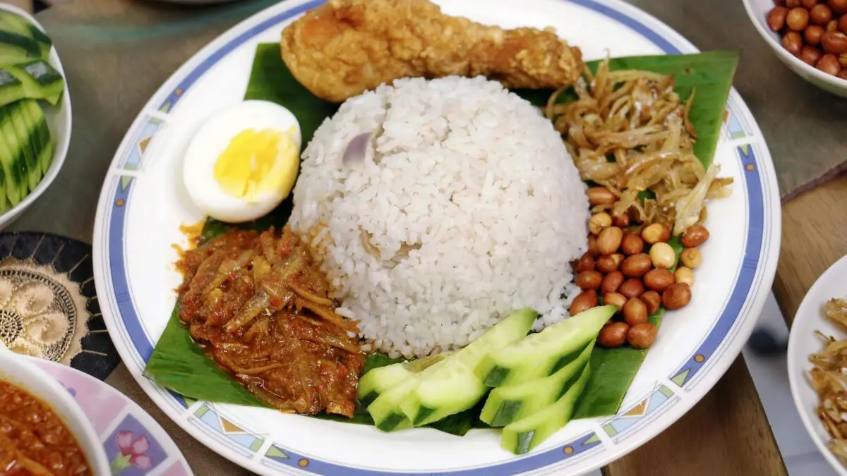 Ilustrasi makanan Padang. (Foto: pexels.com/Kent NG)