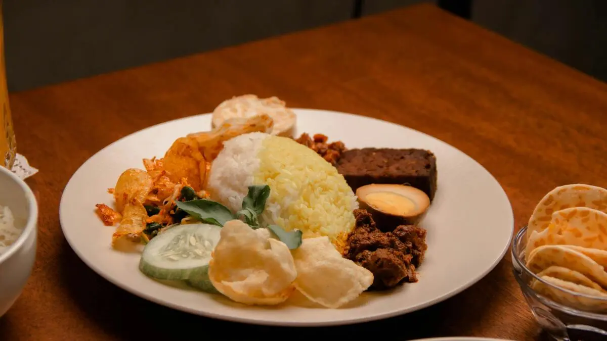 Ilustrasi makanan Padang. (Foto: pexels.com/Teguh S)