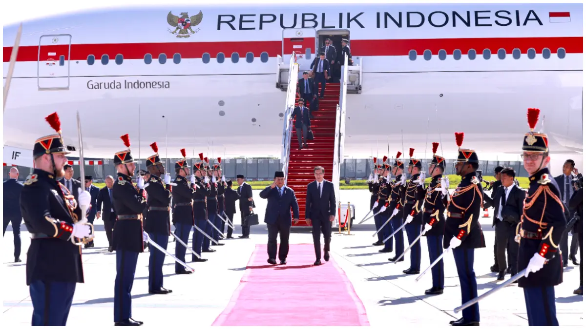 Presiden Prabowo saat mendarat di Bandara Orly, Paris, sekitar pukul 10.00 waktu setempat atau 15.00 WIB