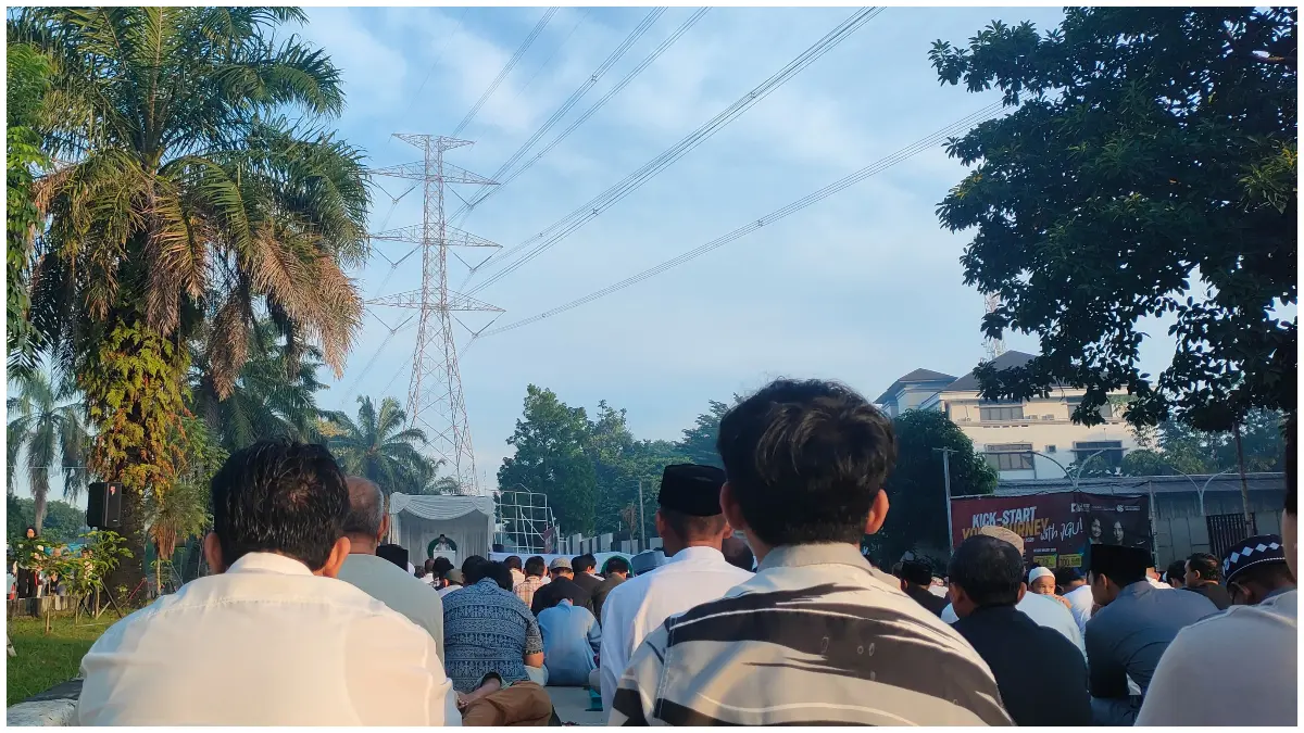 Suasana Salat Idul Adha di Jalan Bolevard GDC Kota Depok Rabu 27 Mei 2026. (Foto : Fajar Radar Bogor)