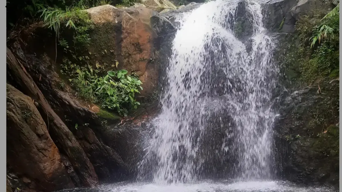 Curug Hordeng. (Foto: Instagram @curughordengsentul)