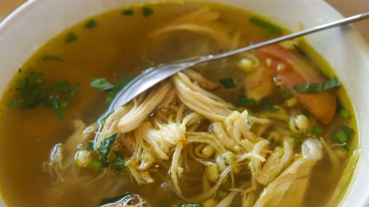Ilustrasi soto kuning. (Foto: Pexels/Dwi Rizqi F)