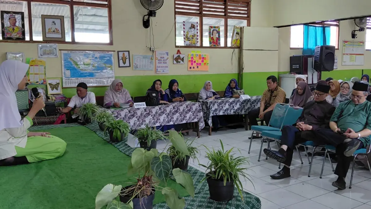 MI Mithlaul Ulum Bogor menggelar Munaqosyah atau ujian kelayakan bagi siswa tahfidz kelas 6. Ujian ini bertujuan untuk menguji kualitas hafalan Alquran siswa, sekaligus mencetak generasi tahfidz Quran. Foto: MI Mithlaul Ulum