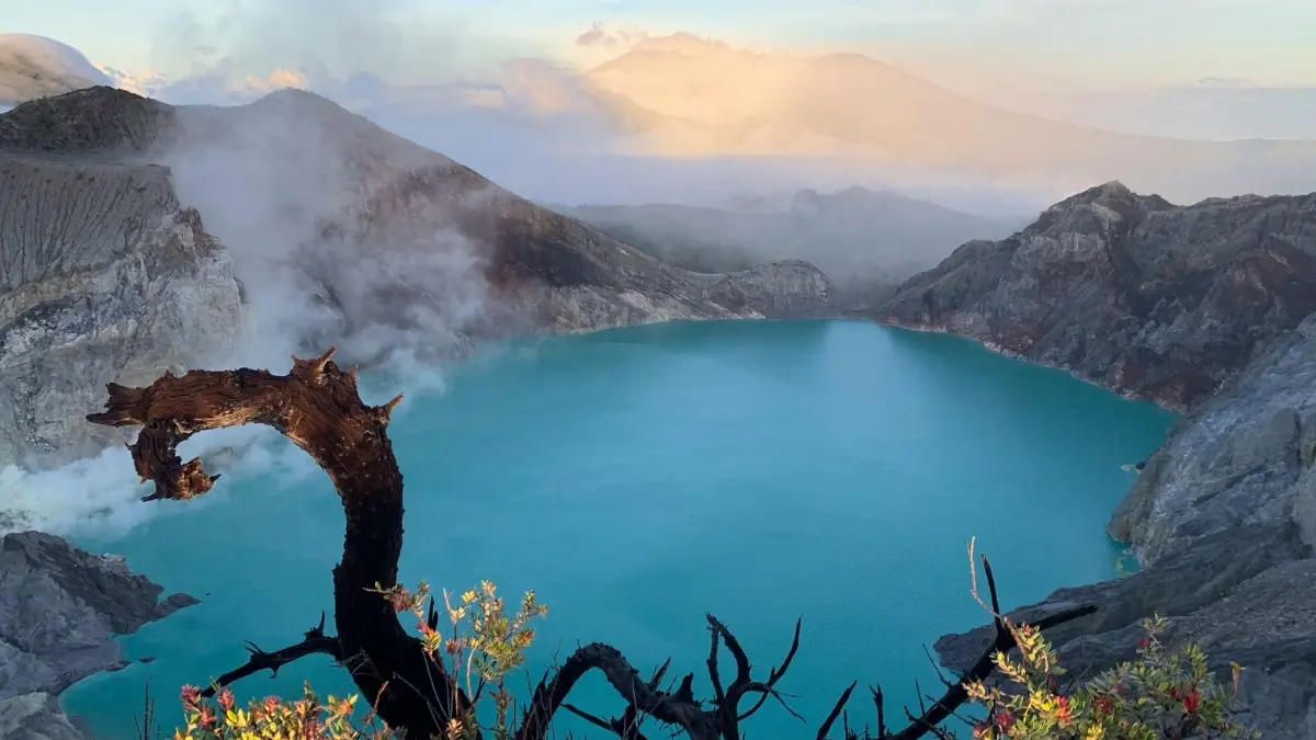  pemandangan destinasi wisata Kawah Ijen. (Foto: Pexels/raw.and.red)