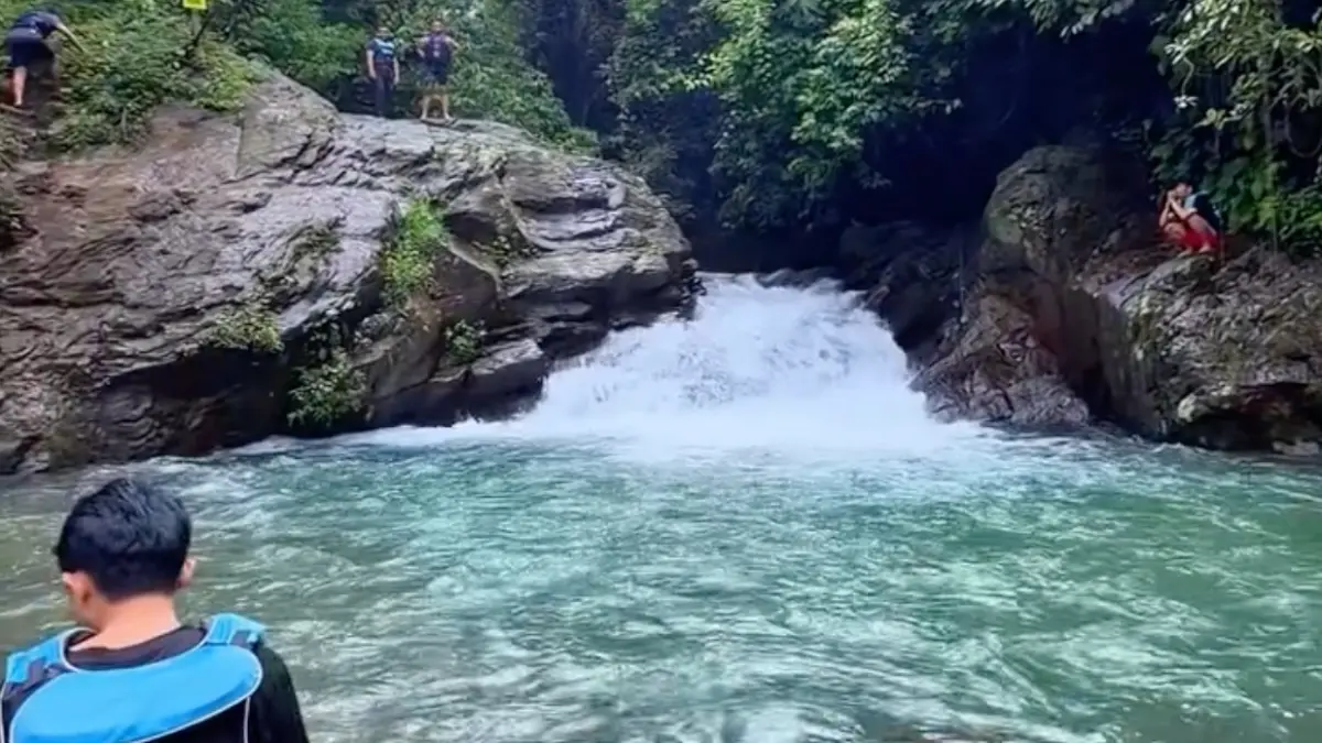 Penampakan Curug Buleud, Megamendung, Kabupaten Bogor. Foto: Instagram