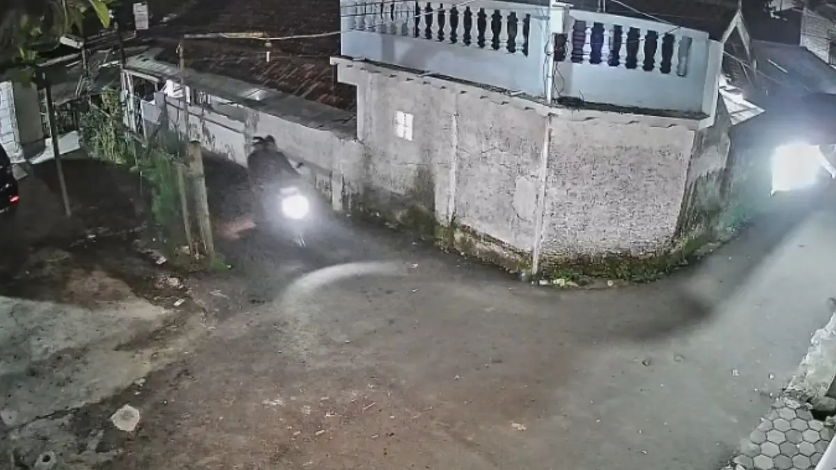 Suasana Kampung Gadog, Desa Gadog, Kecamatan Megamendung, Kabupaten Bogor yang diduga menjadi sasaran pelaku kejahatan. (Tangkapan layar CCTV)