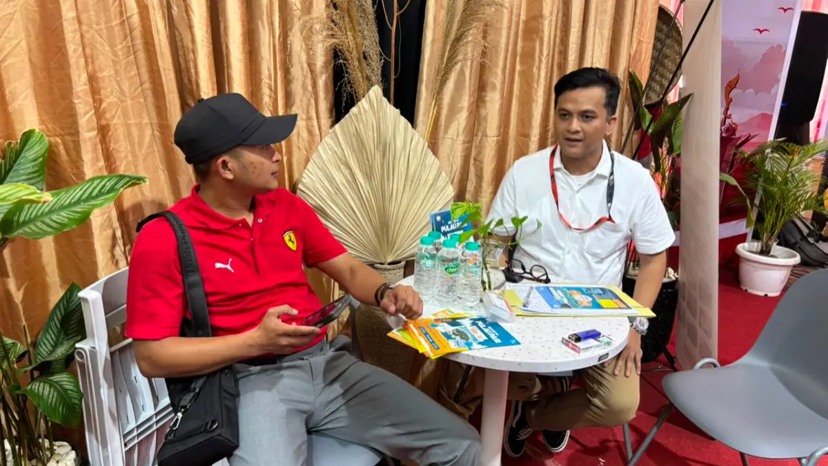 Direktur Utama PT Sayaga Wisata Bogor (Perseroda), Sambas Setia Permana (kiri) di Kabogor Fest 2026, Sabtu 30 Mei 2026.