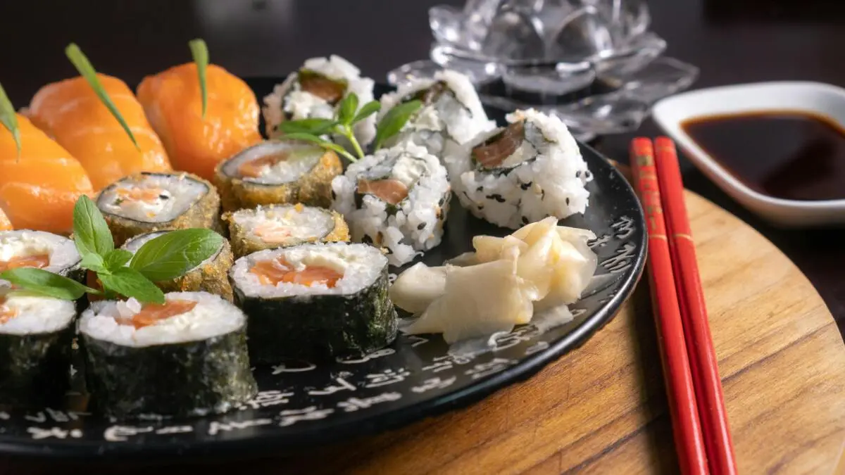 Ilustrasi makanan khas di restoran Jepang. (Foto: Pexels/Diego Pontes)