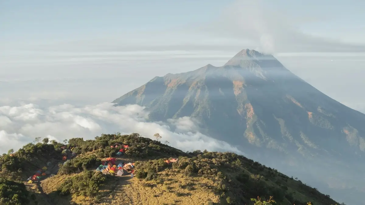 Ilustrasi panorama di gunung kerinci. (Foto: Pexels/Sogi)