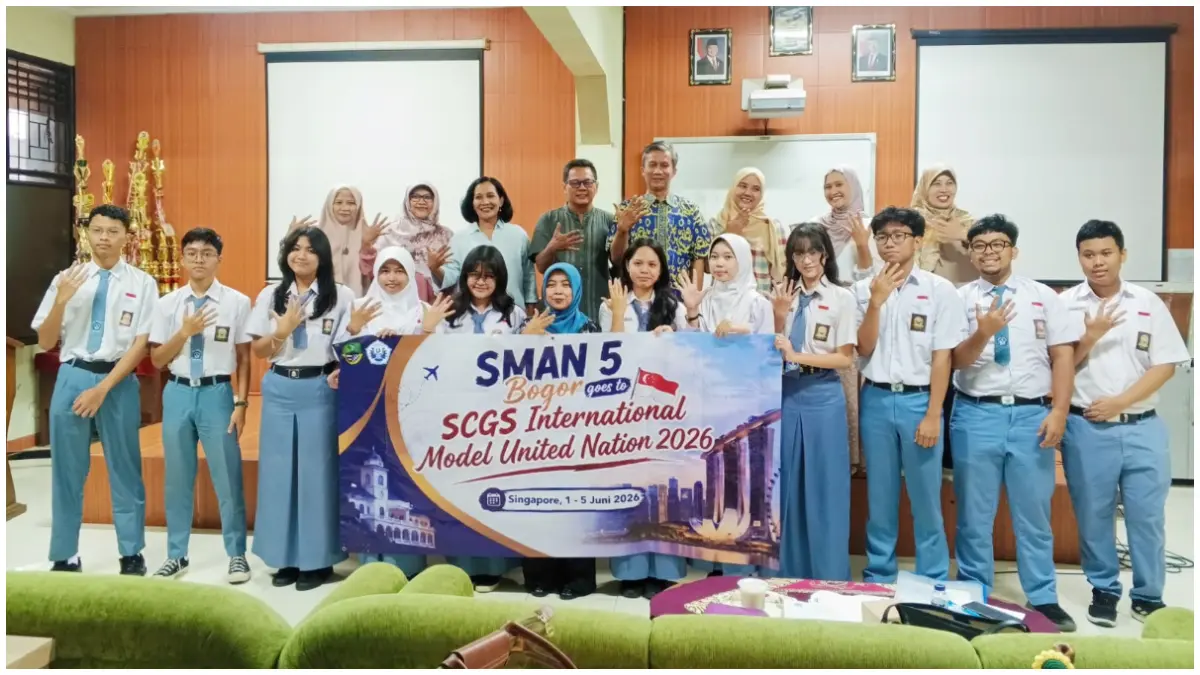 Pelepasan 12 siswa SMAN 5 Kota Bogor yang akan mengikuti ajang Model United Nations (MUN) internasional di Singapura. (Foto: Aziz/Radar Bogor)