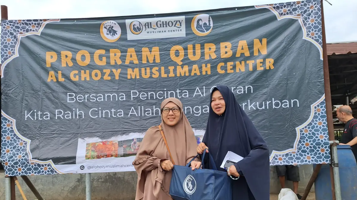 Yayasan Al Ghozy Muslimah Center menyalurkan 1.200 paket daging kurban kepada pengajar Alquran dan masyarakat di Bogor pada Iduladha 1447 H. dede/radarbogor