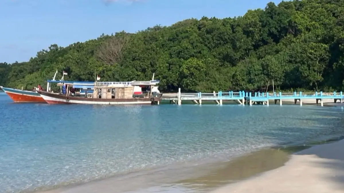 Panorama yang ditawarkan di pulau Peucang, taman nasional ujung kulon. Foto: Instagram @btn_ujung_kulon
