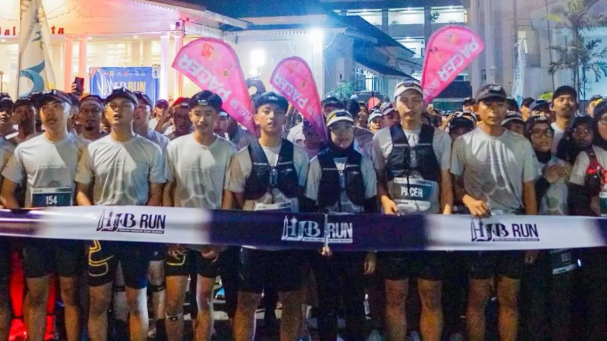Para peserta HJB Run 2026 mulai berangkat dari Balai Kota Bogor menuju kawasan Tegar Beriman, Cibinong, Kabupaten Bogor. (Dok. Pemkot Bogor)