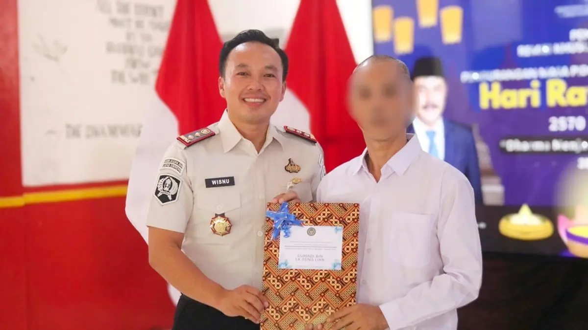 Pemberian remisi khusus pada Hari Raya Waisak kepada warga binaan Lapas Cibinong yang bergama Buddha. (Dok. Lapas Cibinong Bogor)