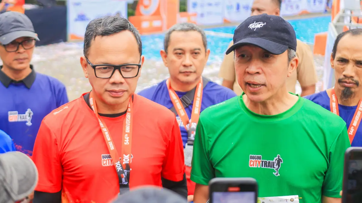 Wali Kota Bogor Dedie A Rachim bersama Wakil Menteri Dalam Negeri yang juga Ketua Umum Asosiasi Lari Trail Indonesia (ALTI), Bima Arya hadir pada acara Bogor City Trail (BCT) 2026 Minggu, 31 Mei 2026. (Dok. Pemkot Bogor)