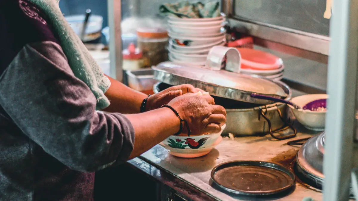  Ilustrasi tempat bubur ayam di Bandung. (Foto: Unplash/Misbahul Aulia)