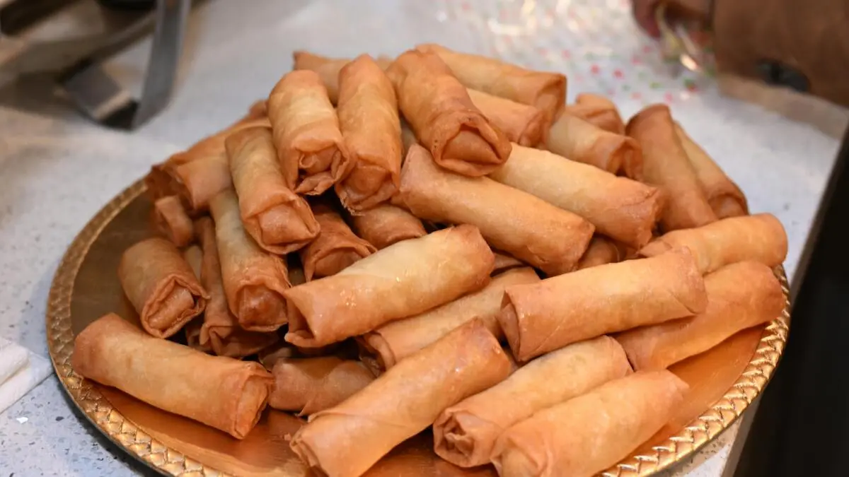 Kuliner lumpia khas Semarang. (Foto: pexels.com/SAIF SIDDIQUE)