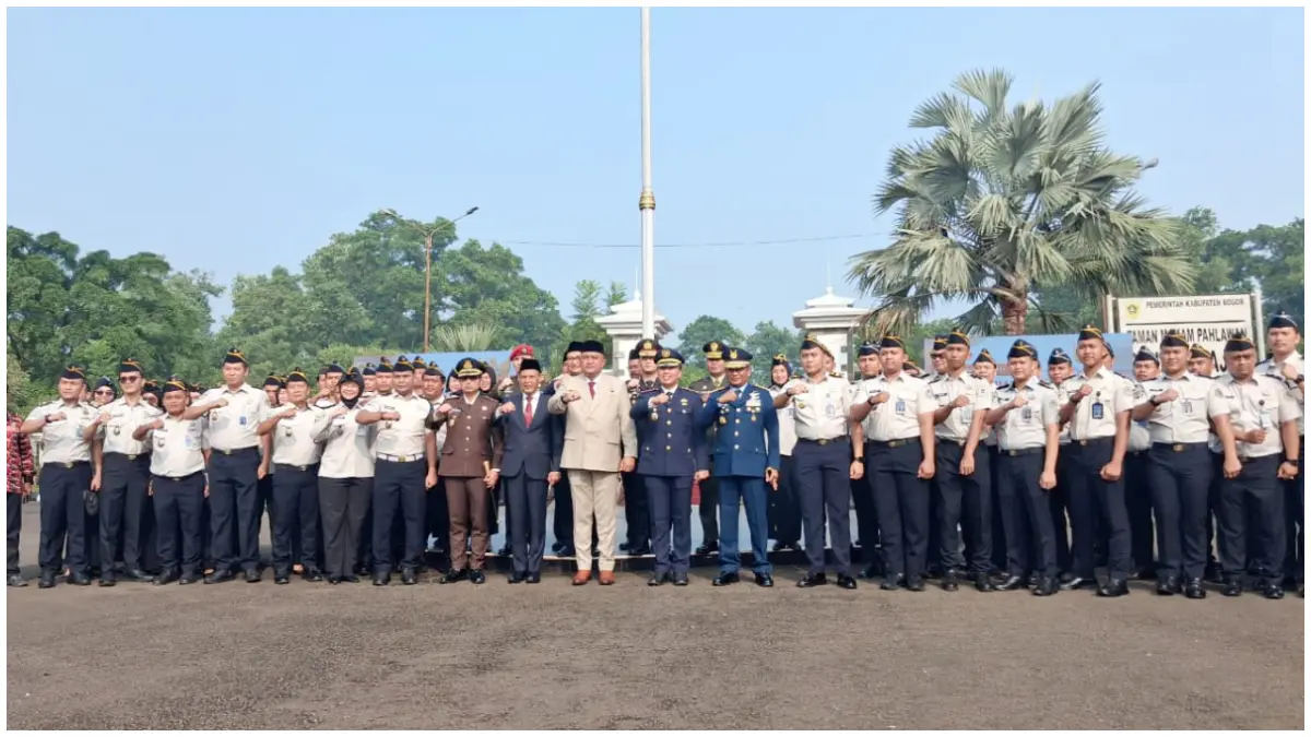 Pemkab Bogor saat menggelar upacara peringatan Hari Lahir Pancasila di Taman Makam Pahlawan, Pondok Rajeg. (Foto : Billy/Radar Bogor)