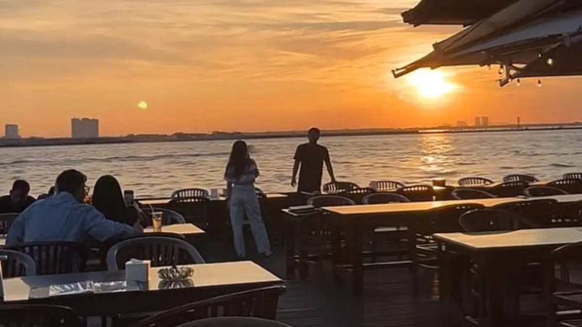Jetski Cafe di kawasan Pantai Mutiara, Jakarta Utara. Foto: Instagram