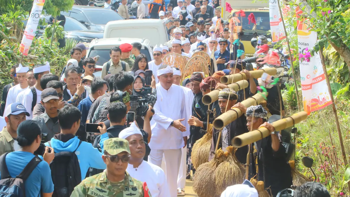 Bupati Rudy Susanto saat peringatan Hari Jadi Bogor ke 544 di Malasari, Kabupaten Bogor. (Foto : Hendi Novian / Radar Bogor)