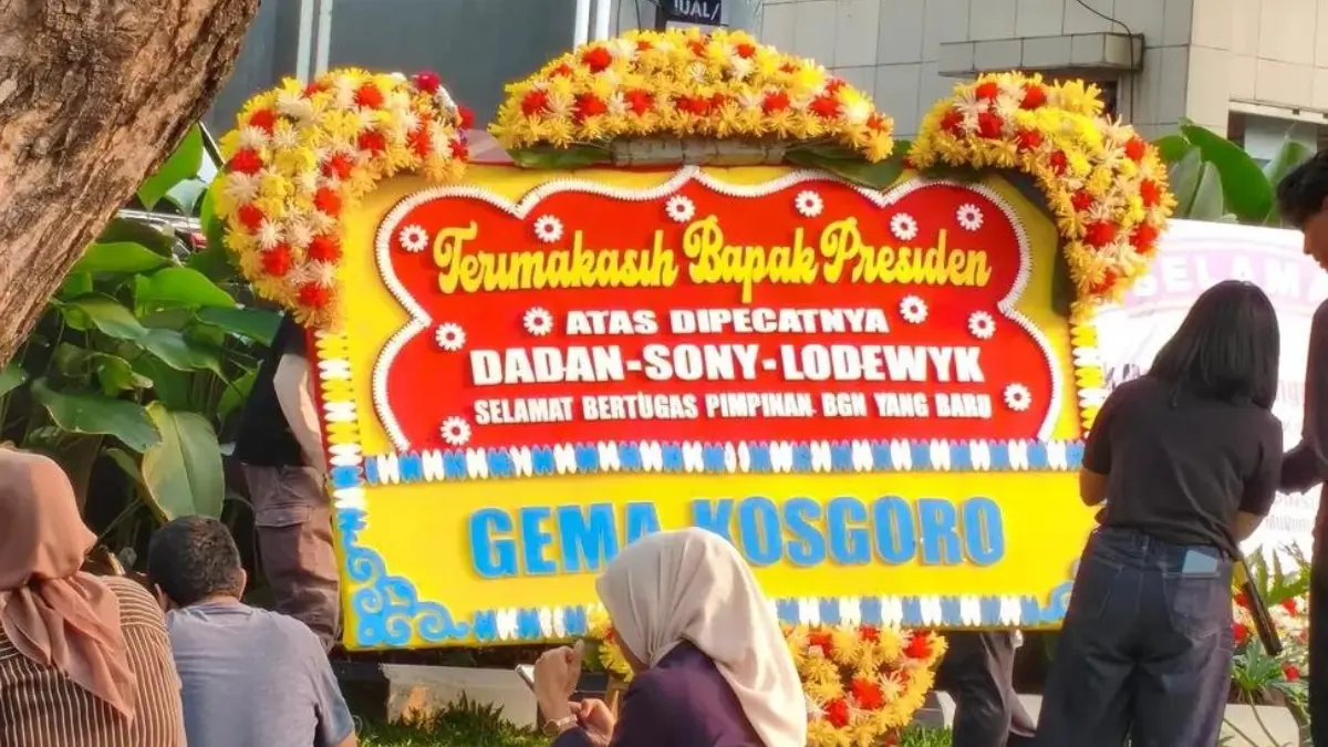 Karangan bunga di kantor BGN yang jadi sorotan. Foto: X