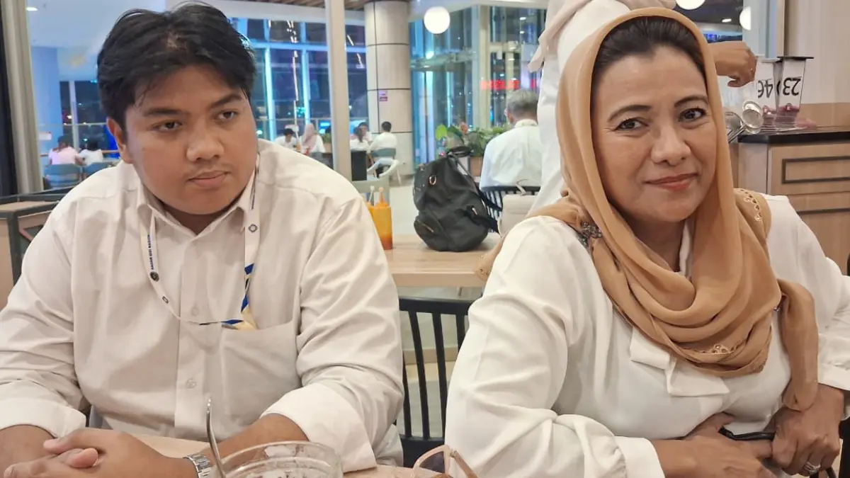 Ketua Yayasan Humairah Sejahtera, Dial Hasan bersama Konsultan sekaligus perwakilan Yayasan Surya Telaga Cendikia saat menyampaikan keterangan di Sentul, Babakan Madang, Kabupaten Bogor, Rabu, 3 Juni 2026. (Muhammad Ali/Radar Bogor)