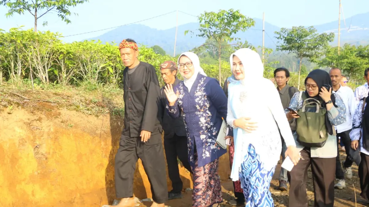 Mantan Bupati Bogor Ade Yasin saat menghadiri peringatan HJB ke 544 di Desa Malasari, Nanggung. (Foto : Hendi Novian/Radar Bogor)