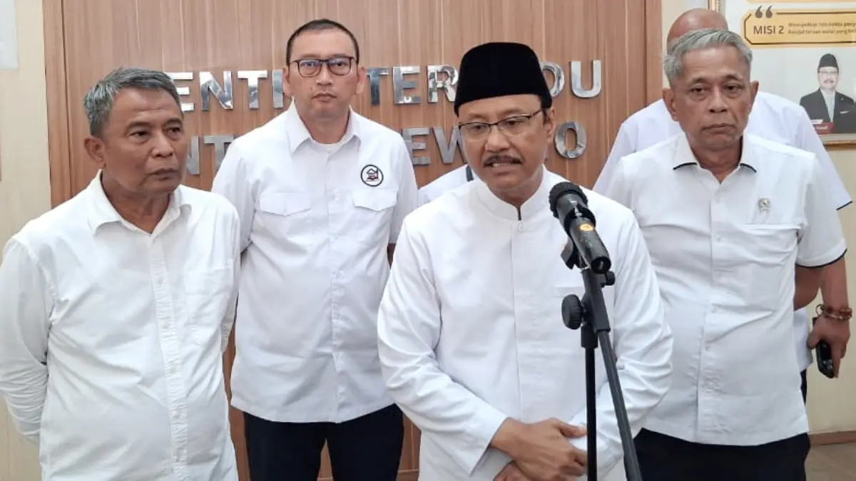 Menteri Sosial Saifullah Yusuf atau Gus Ipul saat menyampaikan keterangan kepada wartawan di Cibinong, Kabupaten Bogor, Rabu, 3 Juni 2026. (Muhammad Ali/Radar Bogor)