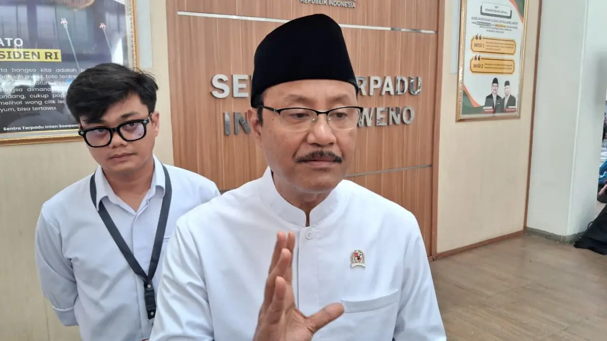 Menteri Sosial Saifullah Yusuf atau Gus Ipul saat menyampaikan keterangan kepada wartawan di Cibinong, Kabupaten Bogor, Rabu, 3 Juni 2026. (Muhammad Ali/Radar Bogor)