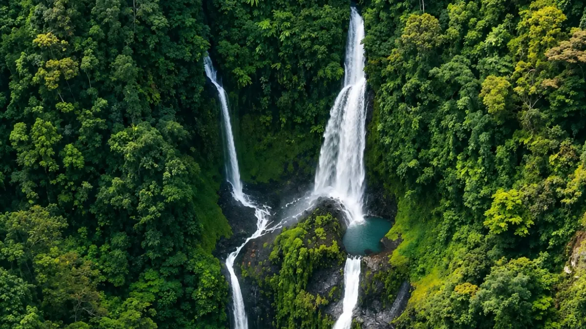 Air terjun Curug sembilan Bengkulu. (Foto: Instagram @visitbengkulu)