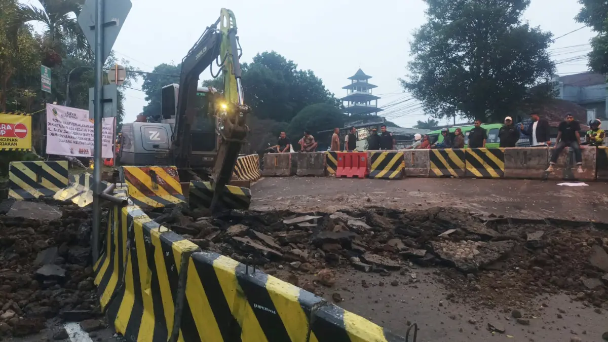 Akses Jalan Saleh Danasasmita, Batutulis, Kecamatan Bogor Selatan, Kota Bogor kembali ditutup. (Fikri/Radar Bogor)