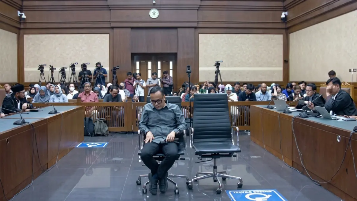 Mantan Wakil Menteri Ketenagakerjaan, Immanuel Ebenezer Gerungan atau Noel saat menghadiri sidang, Kamis 4 juni 2026.