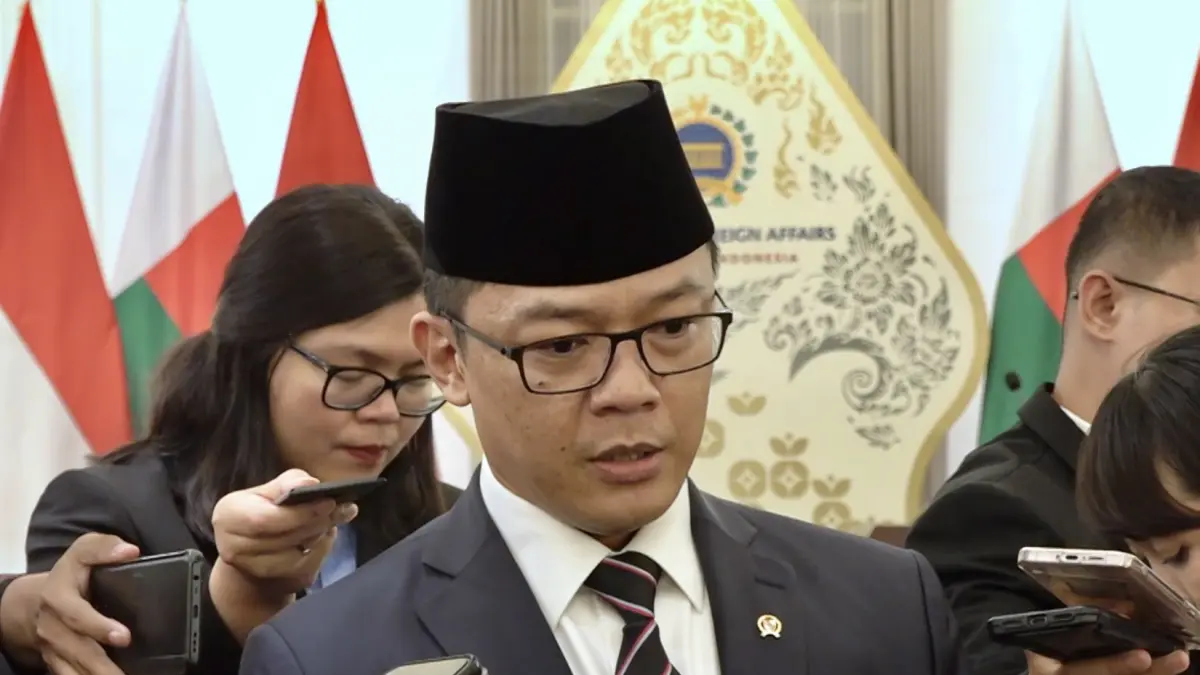 Menteri Luar Negeri Sugiono