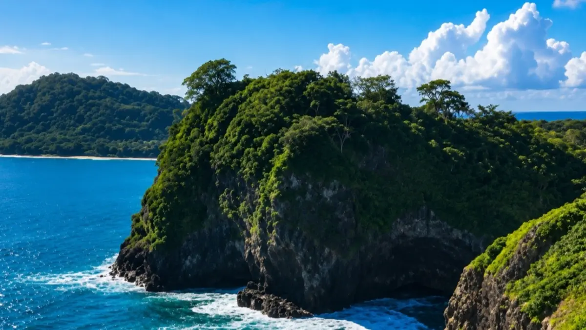 Panorama wisata yang ditawarkan di pulau Sangiang. (Foto: Instagram @sangiangisland)