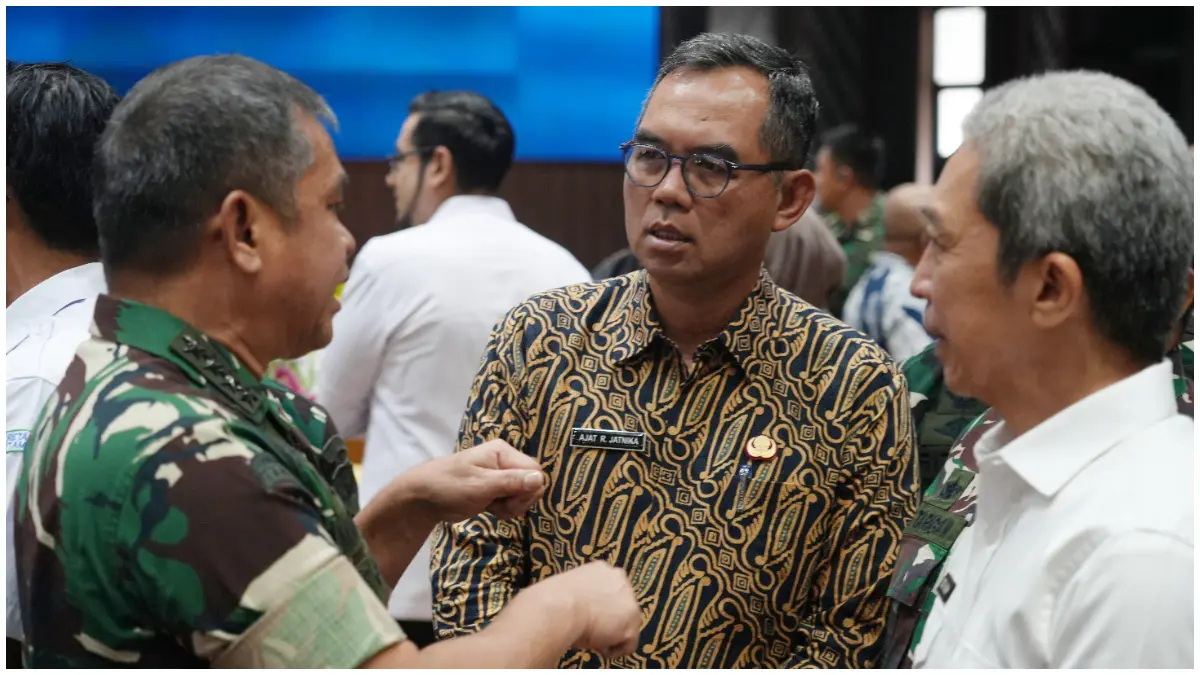Sekda Kabupaten Bogor, Ajat Rochmat Jatnika saat mengikuti rapat kordinasi penanganan sampah serta mitigasi hadapi cuaca kemarau panjang bersama TNI AD. (Foto: Diskominfo)
