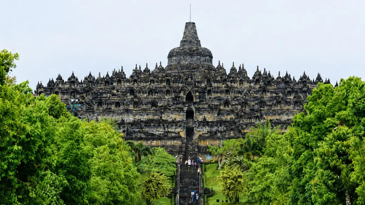 Candi Borobudur salah satu ikon wisata Jawa Tengah. (Foto: Pexels/Vasilis Karkalas)