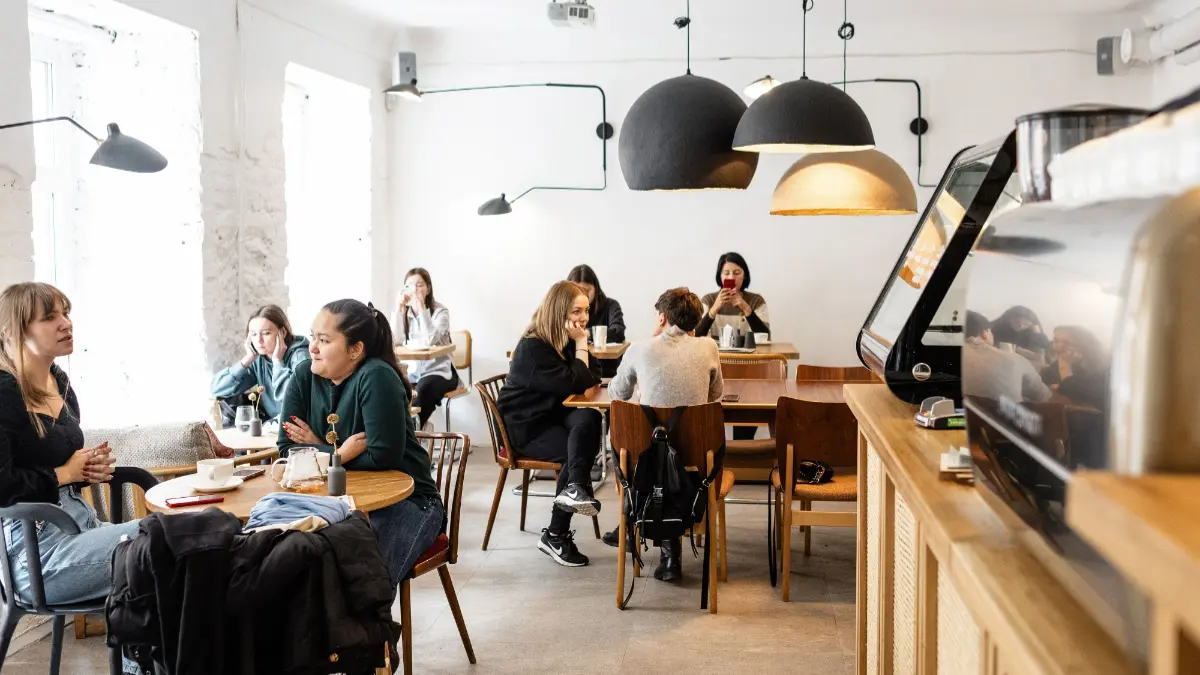 Ilustrasi salah satu cafe populer di Jakarta. (Foto: Pexels/Ksenia Chernaya)