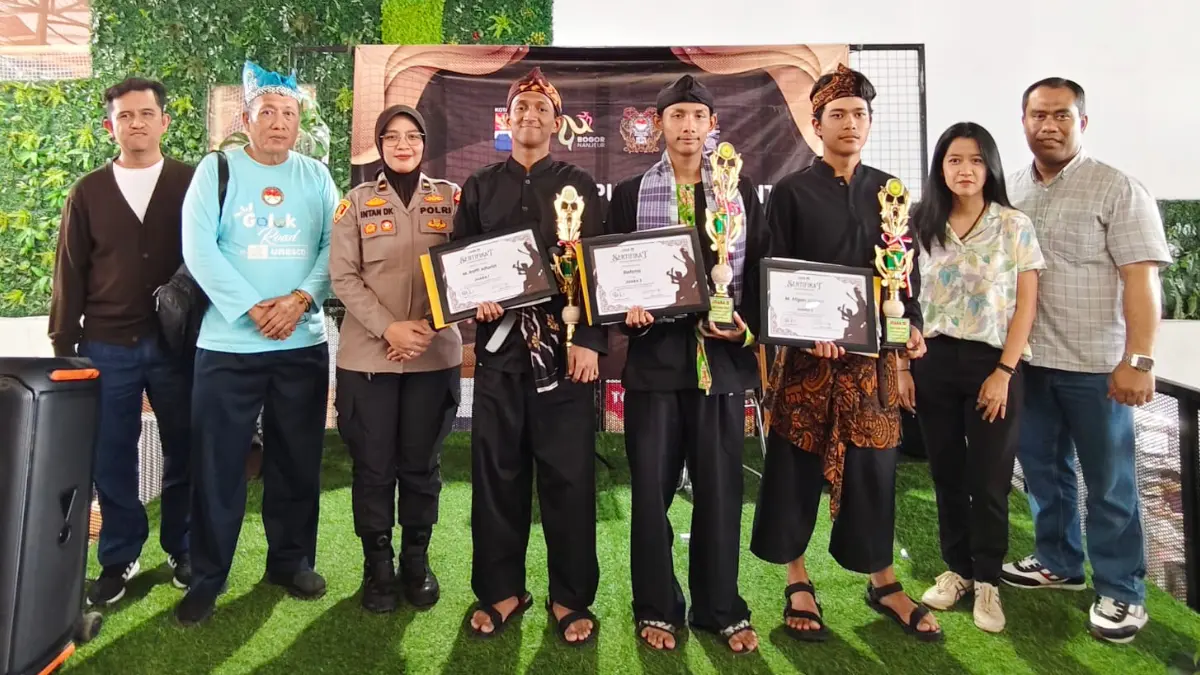 Para juara fashionshow golok dalam Pameran Pesona Pusaka Nusantara.(Dok. Sans Souci)