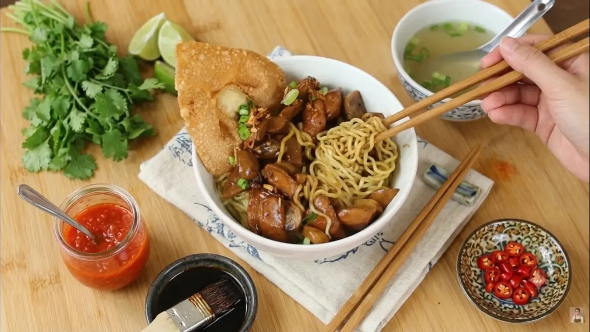 Ilustrasi bakmi enak di Jakarta yang instagramable. Foto: YouTube Devina Hermawan/Diolah dengan Gemini AI
