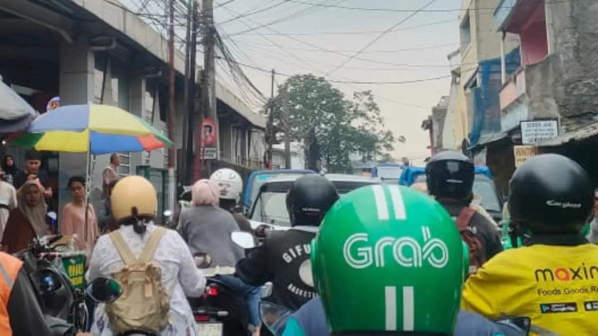 Kondisi arus lalu lintas di depan Stasiun Citayam Depok. (Fajar/Radar Bogor)
