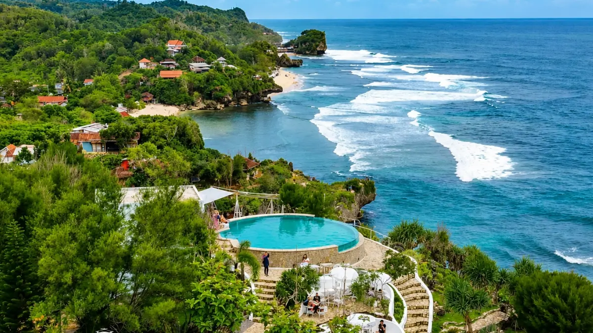 Panorama di pantai Sadranan, Yogyakarta. Foto: Instagram @jogja