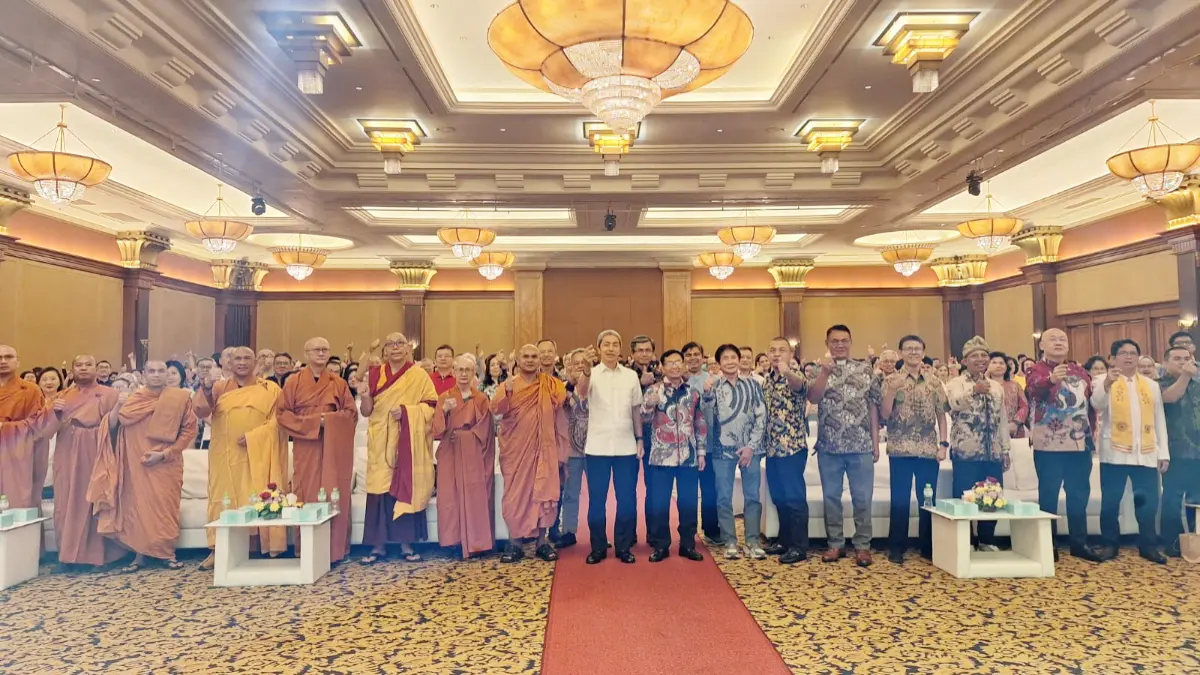 Ratusan umat Buddha menghadiri Dharma Santi Waisak 2570 Buddha Era Tahun 2026 yang digelar Yayasan Vihara Dhanagun Bogor di Puri Begawan, Minggu, 7 Juni 2026. (Dede/Radar Bogor)